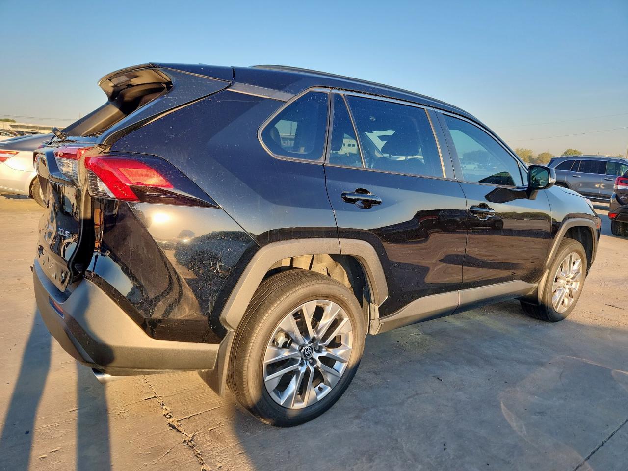 2024 Toyota Rav4 Xle Premium - Image 3