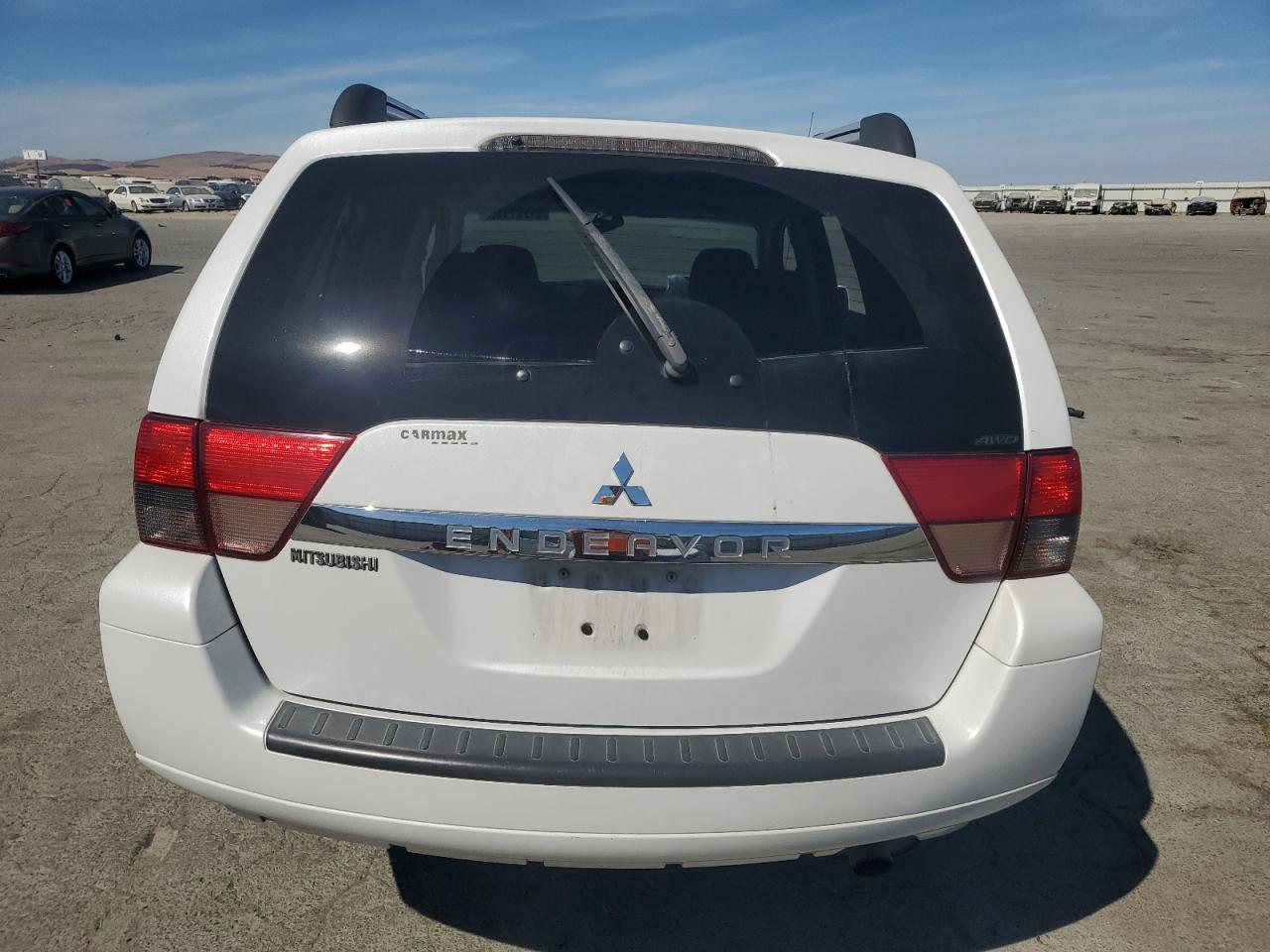 2011 Mitsubishi Endeavor Ls - Фото 6