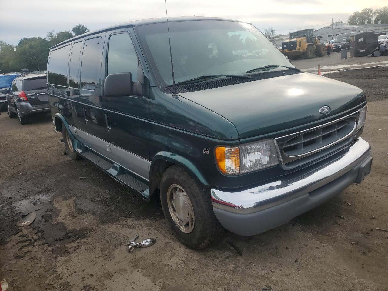 2000 Ford Econoline E150 Wagon - Image 4