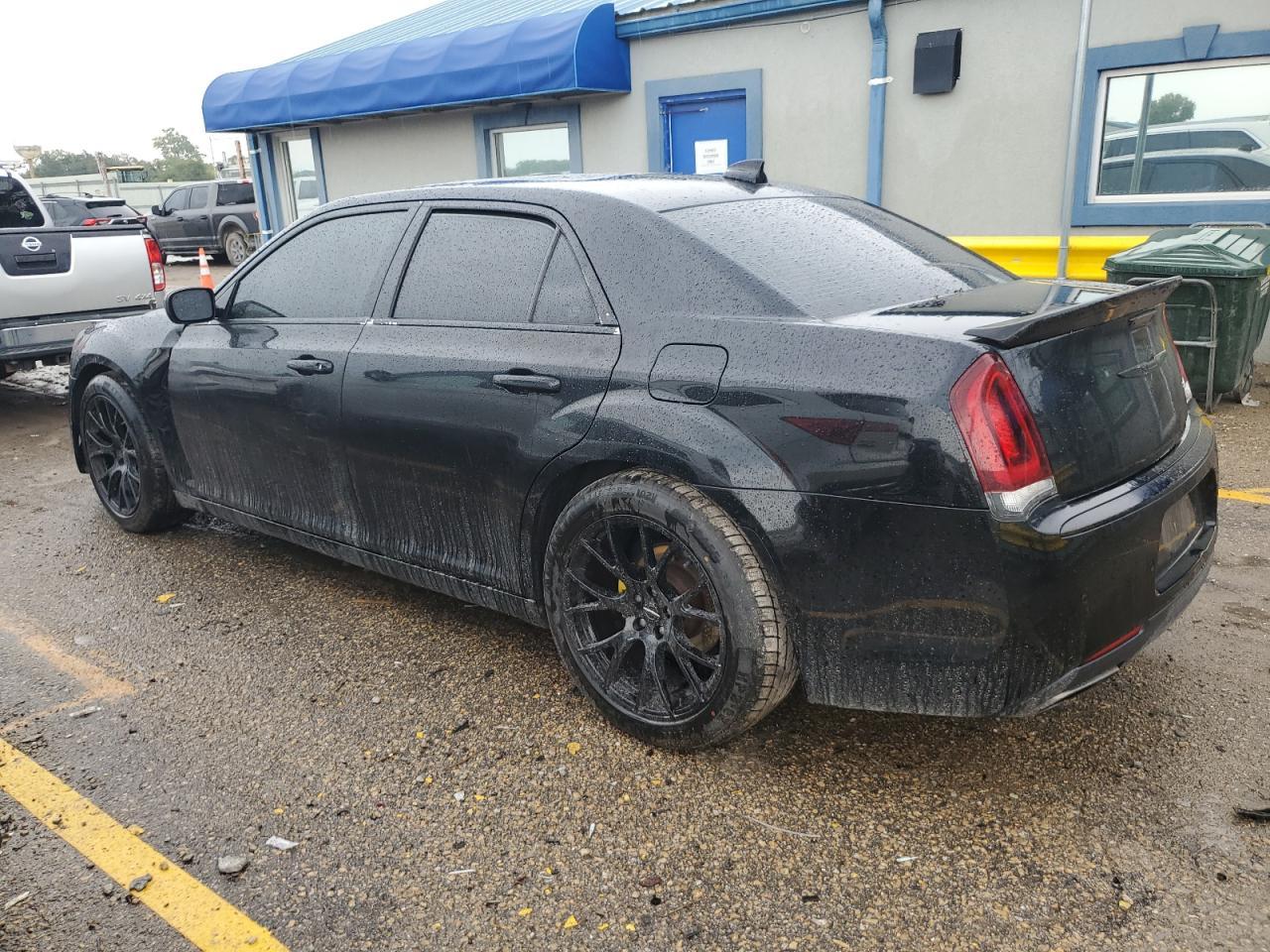 2016 Chrysler 300 S - Фото 2