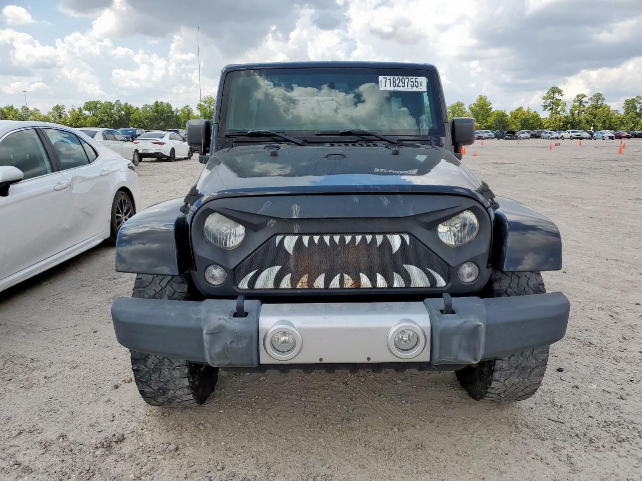2015 Jeep Wrangler Unlimited Sahara - Image 5