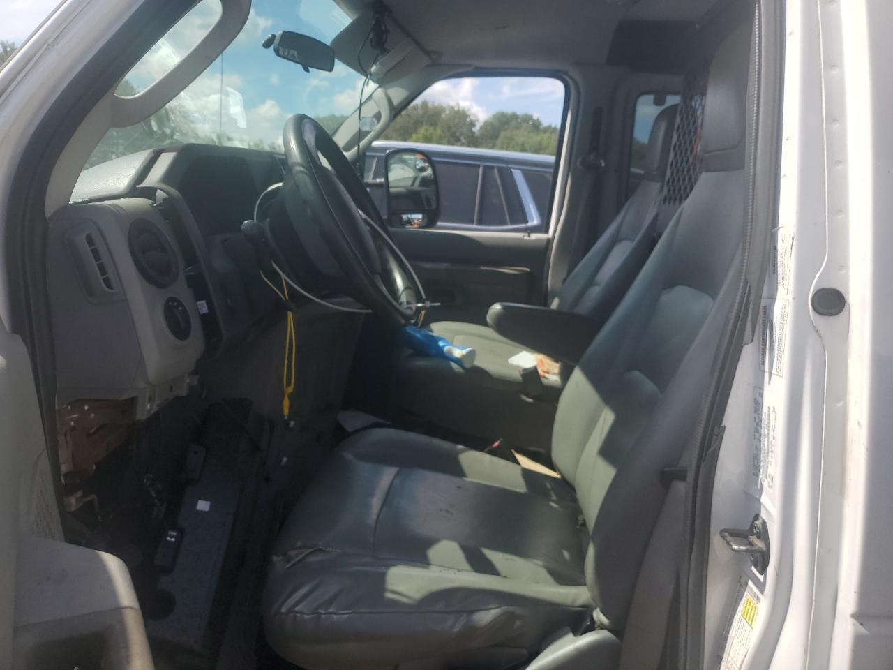 2011 Ford Econoline E250 Van - Фото 7
