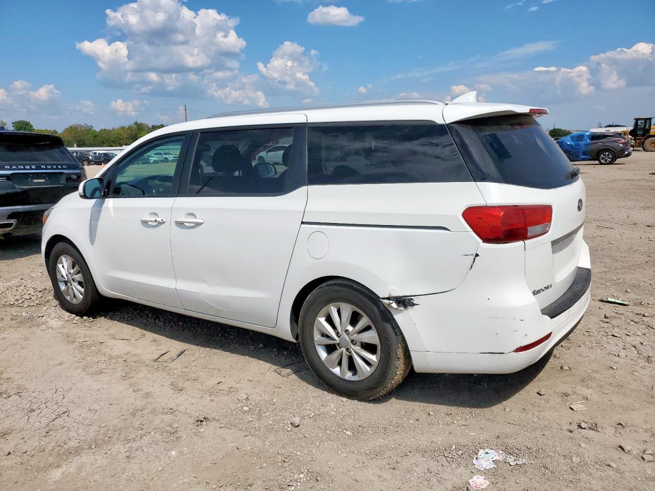 2017 Kia Sedona Lx - Image 2