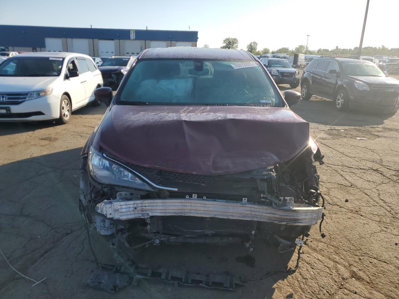 2017 Chrysler Pacifica Touring - Фото 5