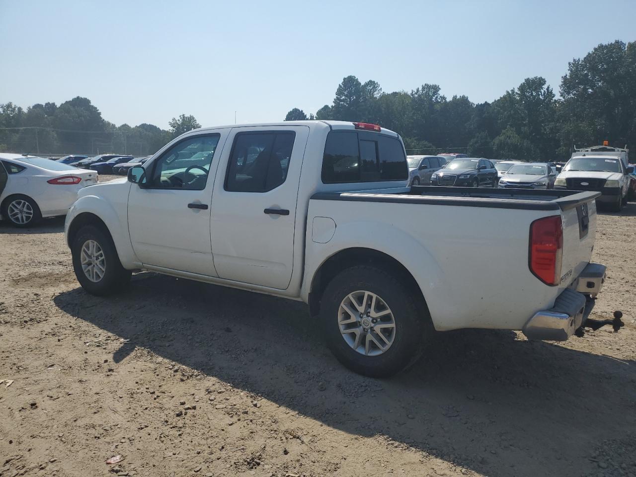 2015 Nissan Frontier S - Image 2
