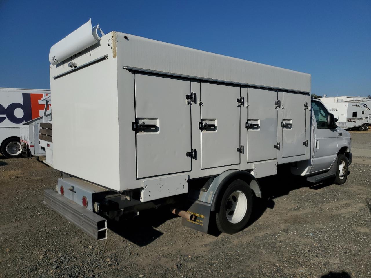 2017 Ford Econoline E450 Super Duty Cutaway Van - Фото 3