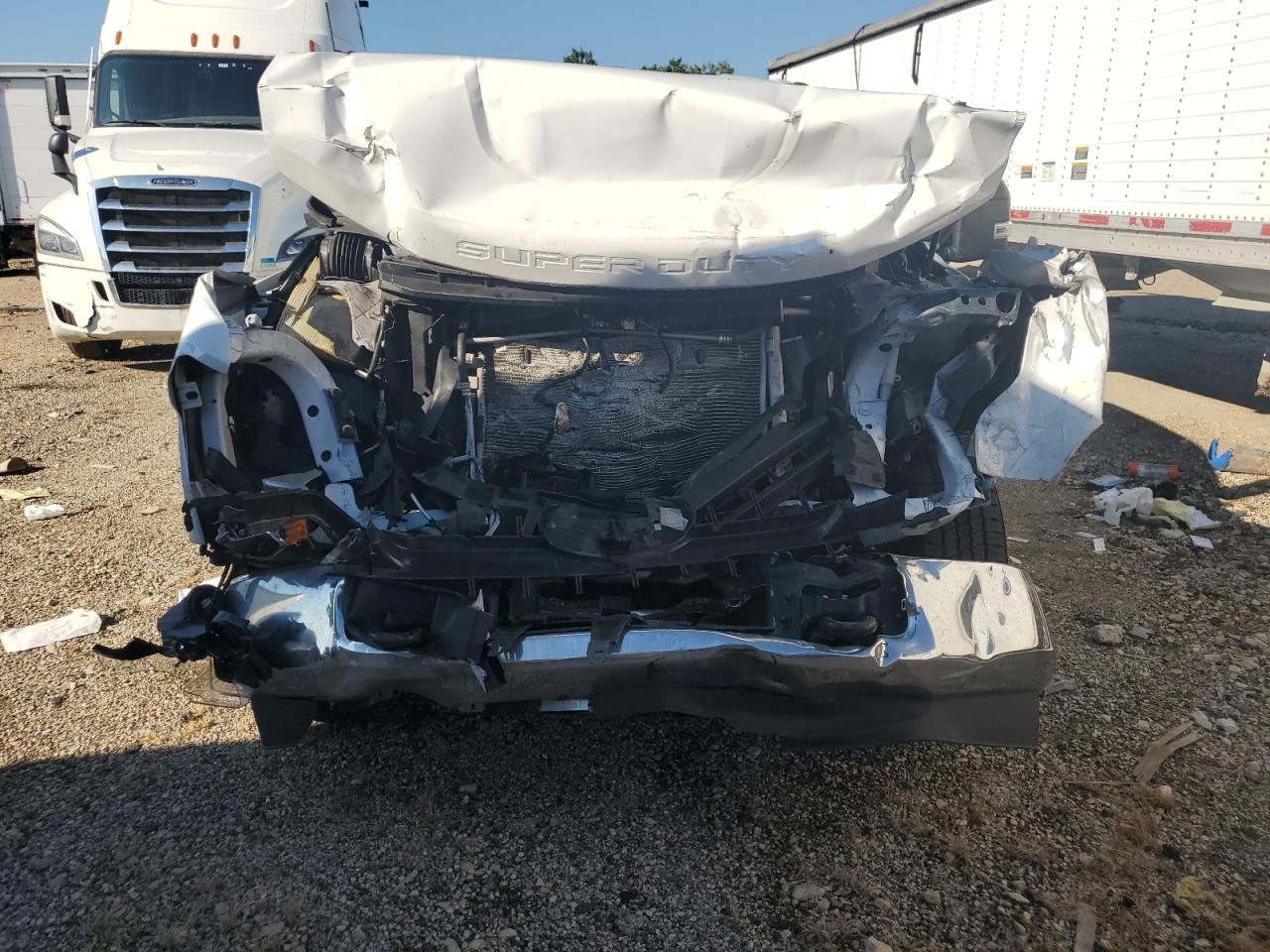 2022 Ford F250 Super Duty - Image 5