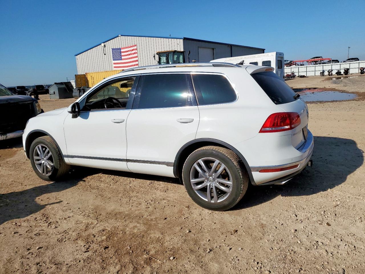 2016 Volkswagen Touareg Sport - Фото 2