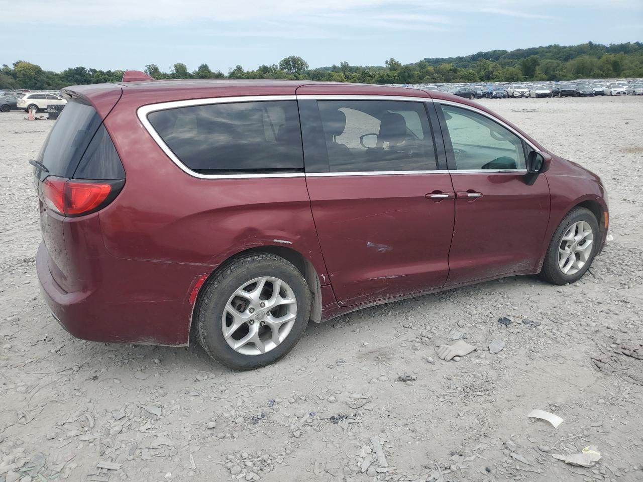2017 Chrysler Pacifica Touring L - Фото 3