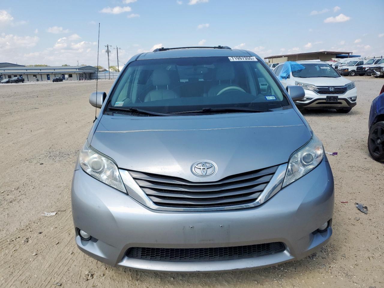 2012 Toyota Sienna Xle - Image 5
