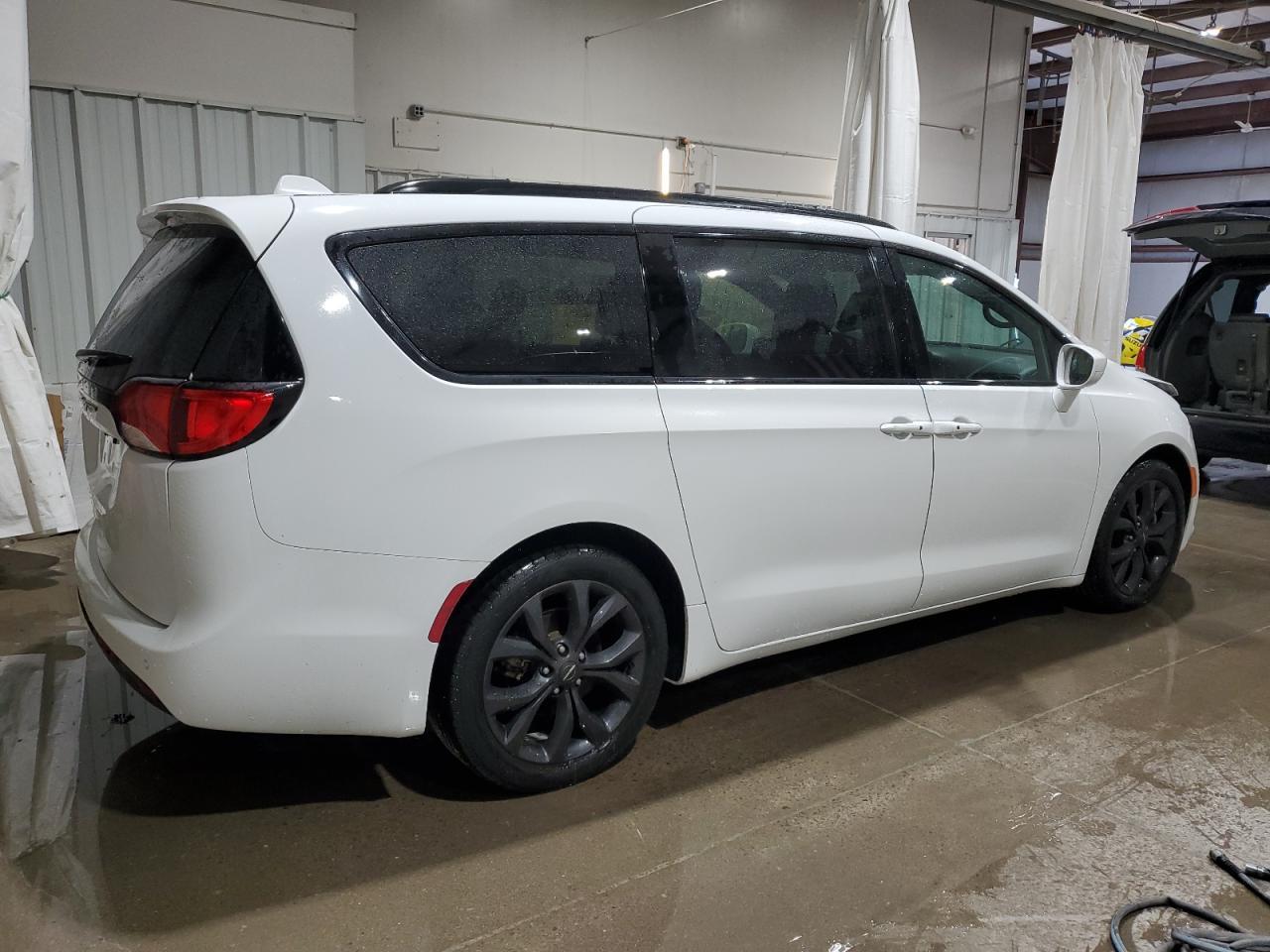 2019 Chrysler Pacifica Touring Plus - Фото 3