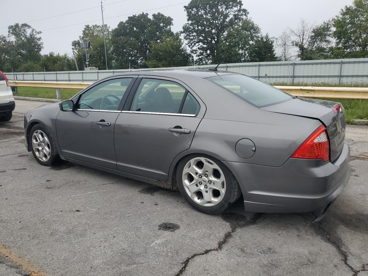 2010 Ford Fusion Se - Image 2