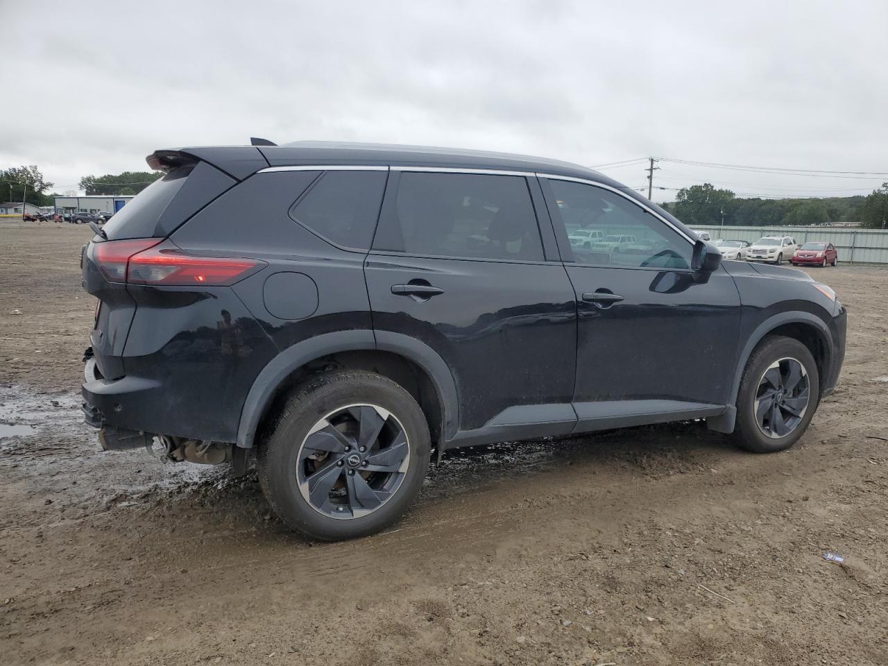 2024 Nissan Rogue Sv - Image 3