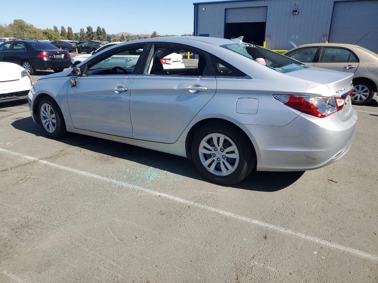 2011 Hyundai Sonata Gls - Image 2