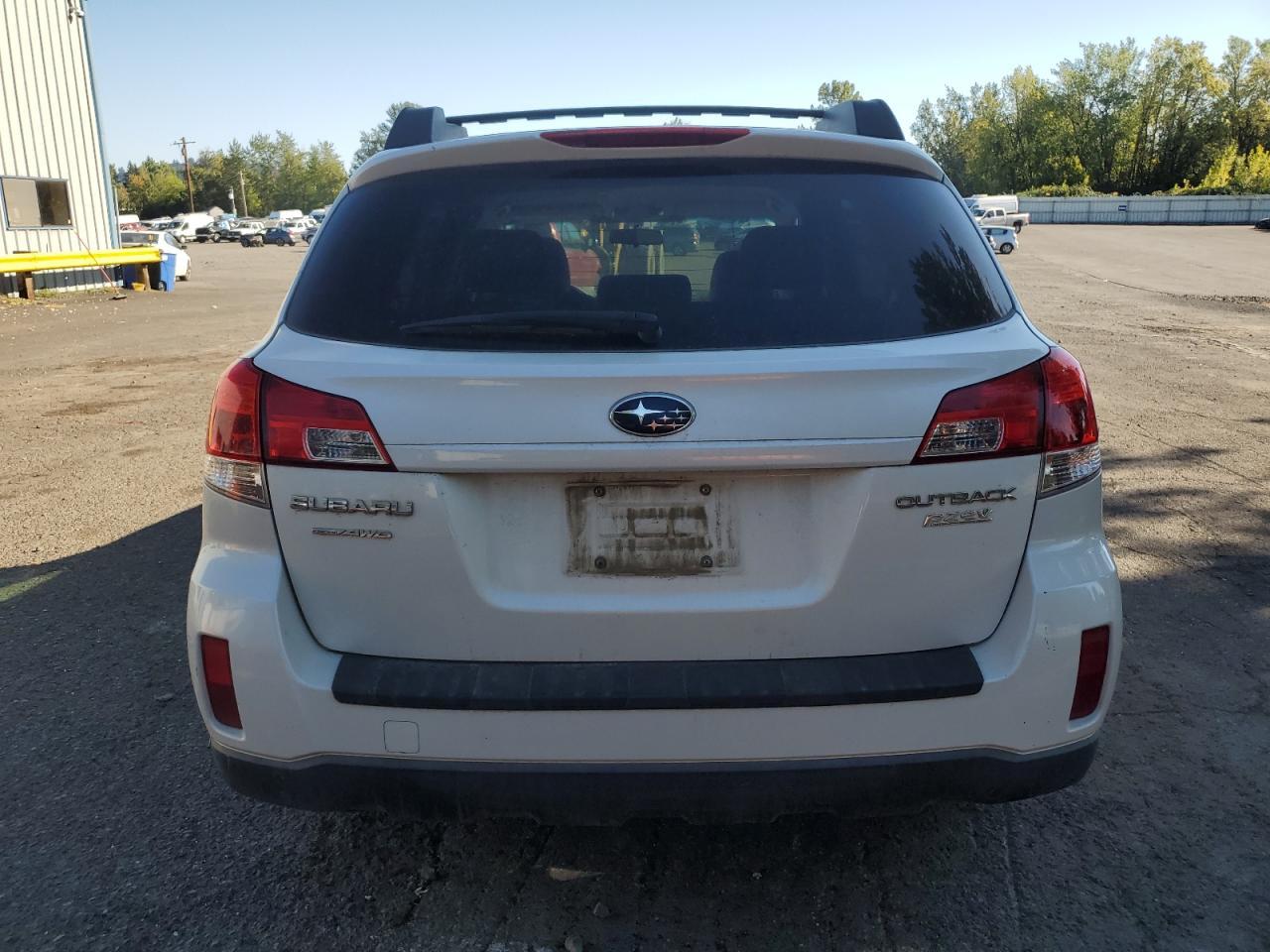 2011 Subaru Outback 2.5I Premium - Image 6