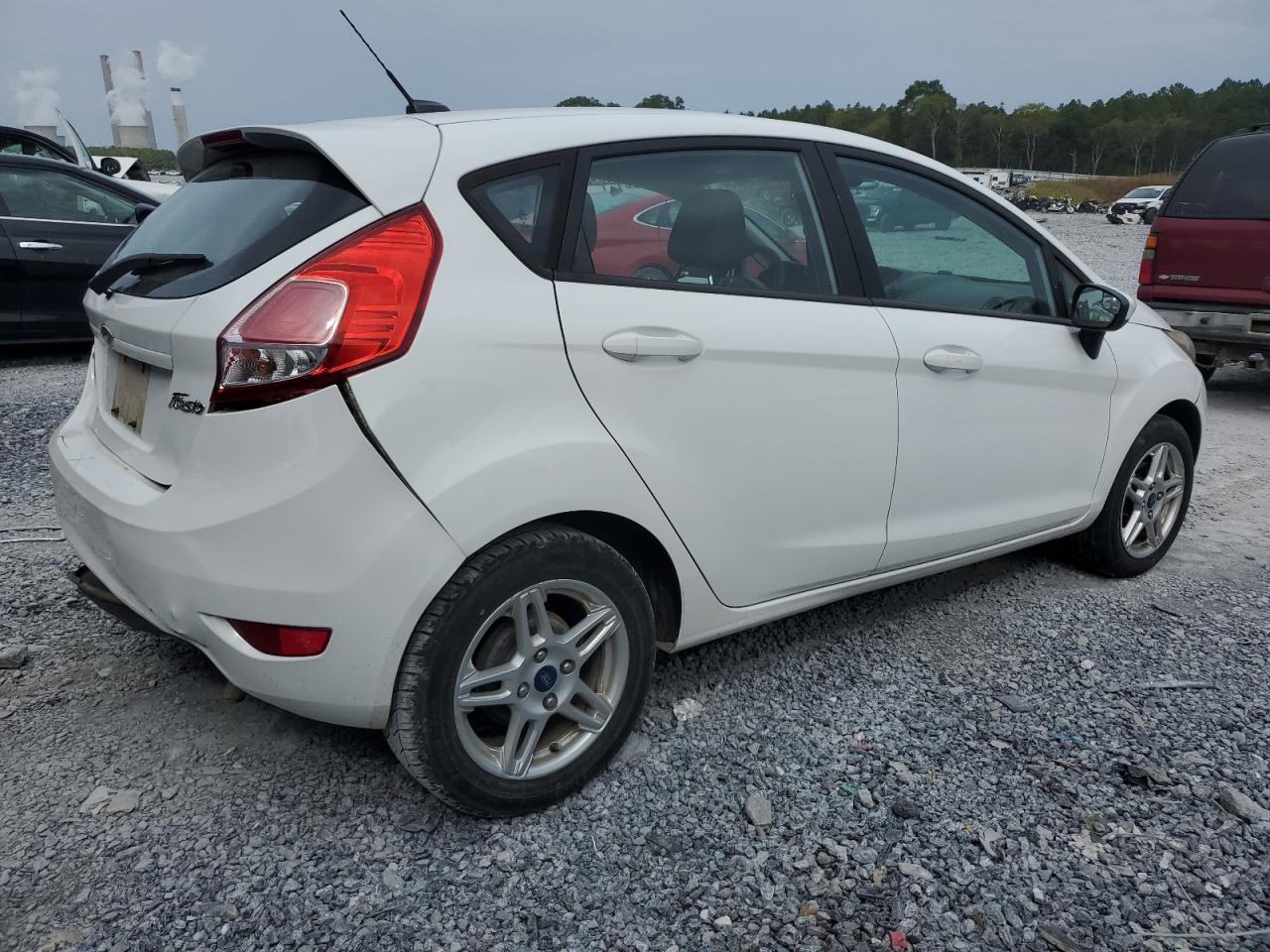 2017 Ford Fiesta Se - Фото 3