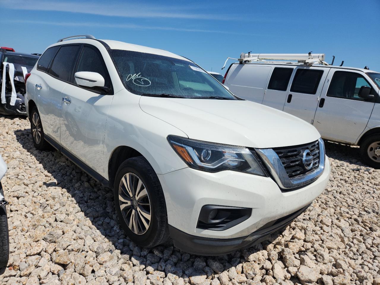 2019 Nissan Pathfinder S - Image 4