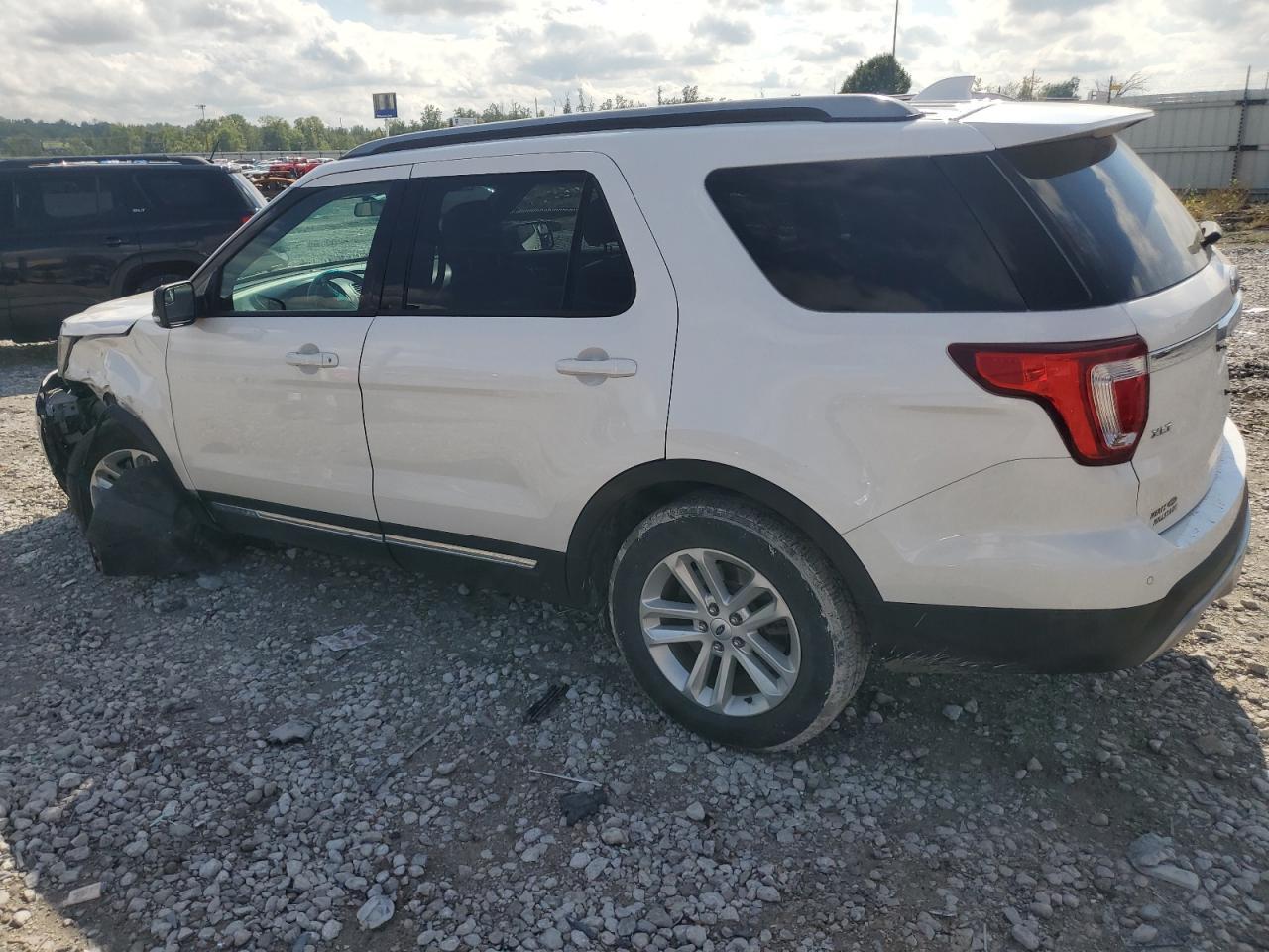 2016 Ford Explorer Xlt - Image 2