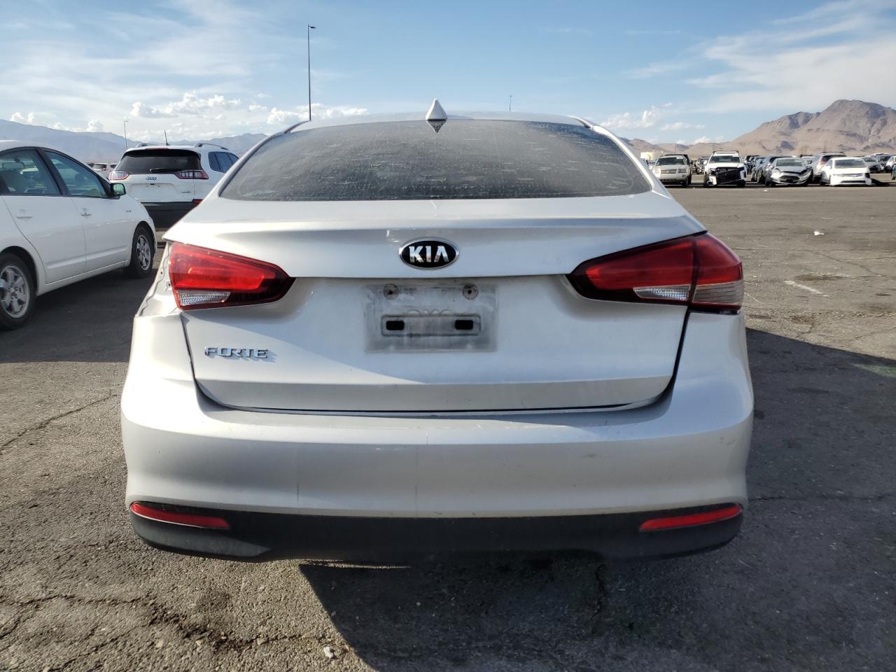 2018 Kia Forte Lx - Image 6