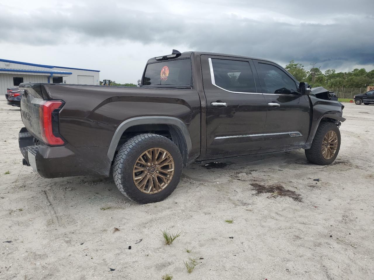 2022 Toyota Tundra Crewmax Platinum - Image 3