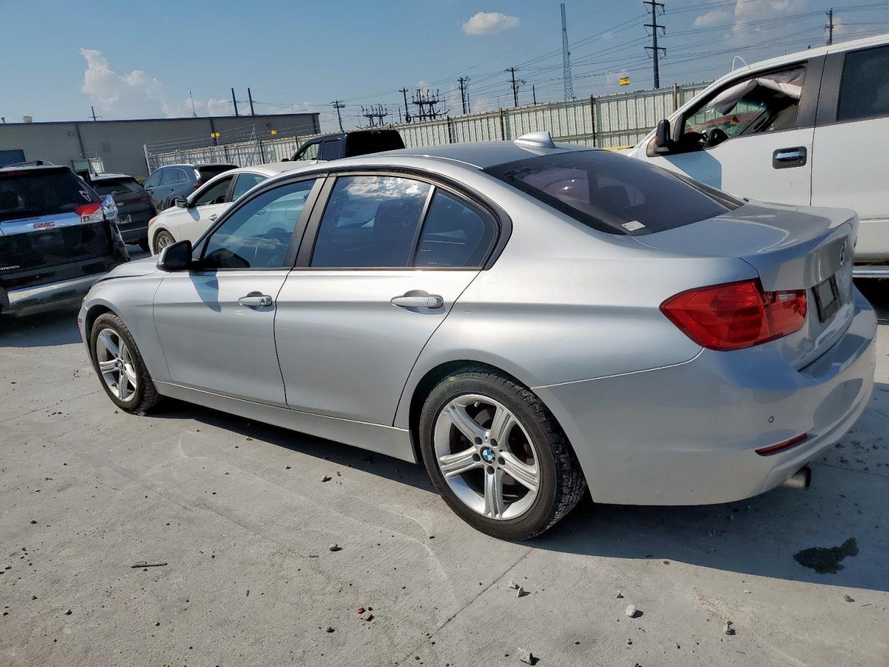 2015 BMW 320 I - Image 2