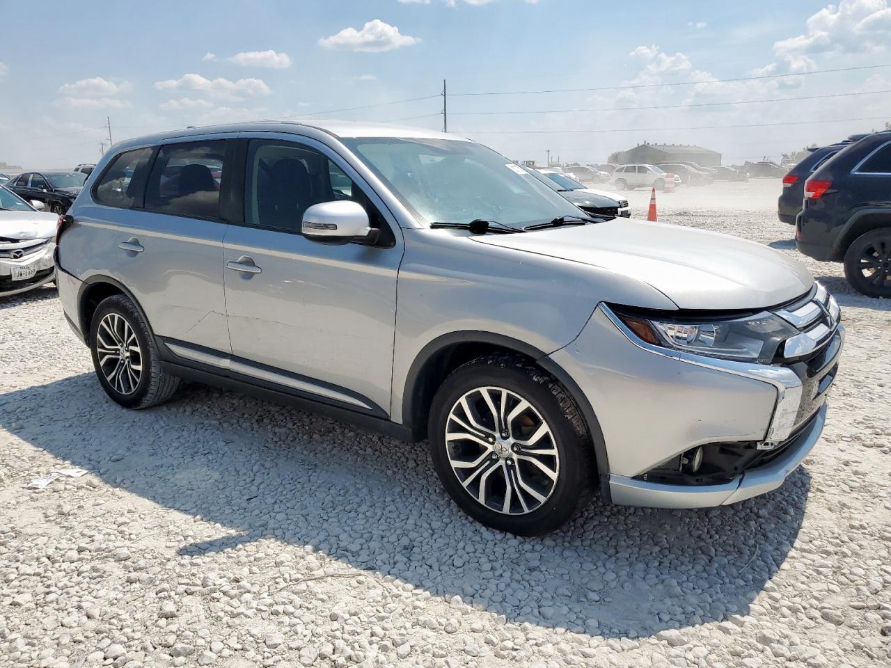 2018 Mitsubishi Outlander Se - Image 4
