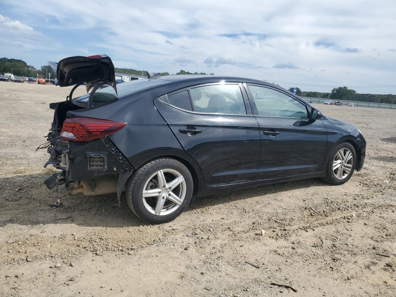 2019 Hyundai Elantra Sel - Image 3