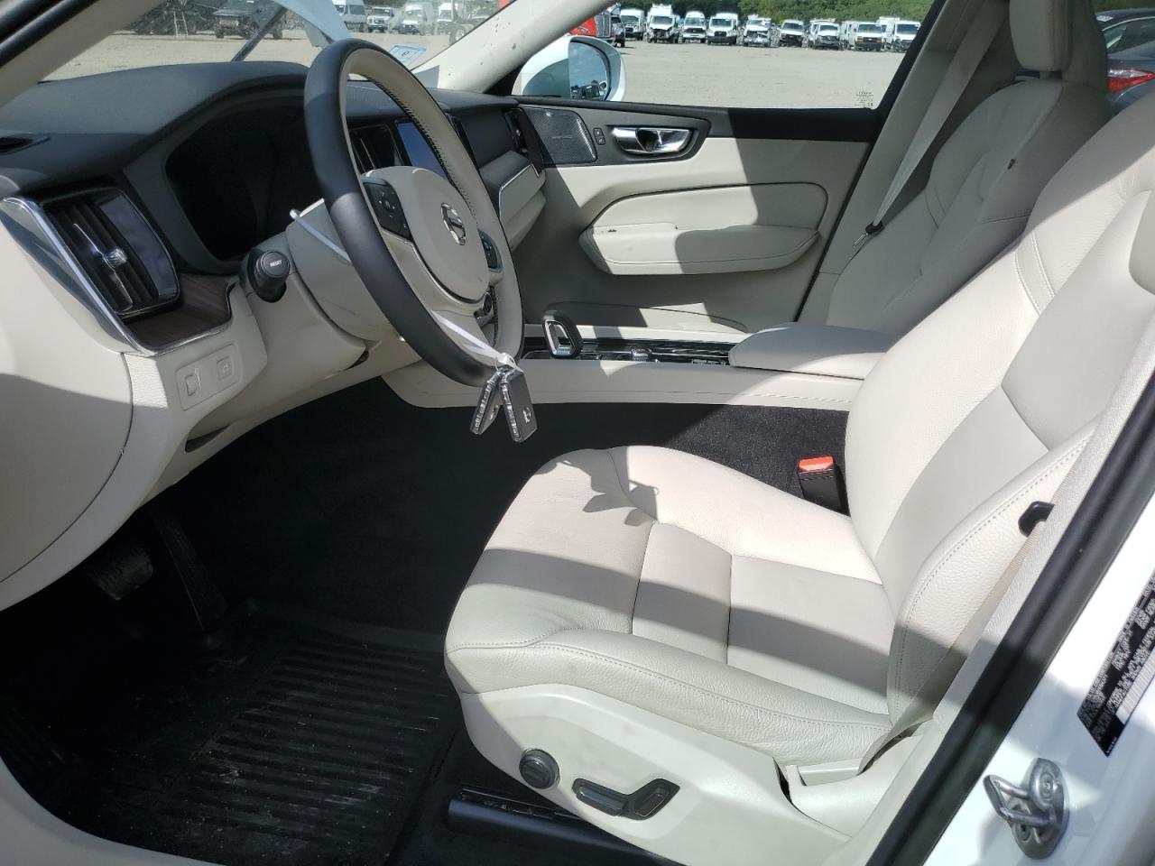 2022 Volvo Xc60 B5 Momentum - Image 7