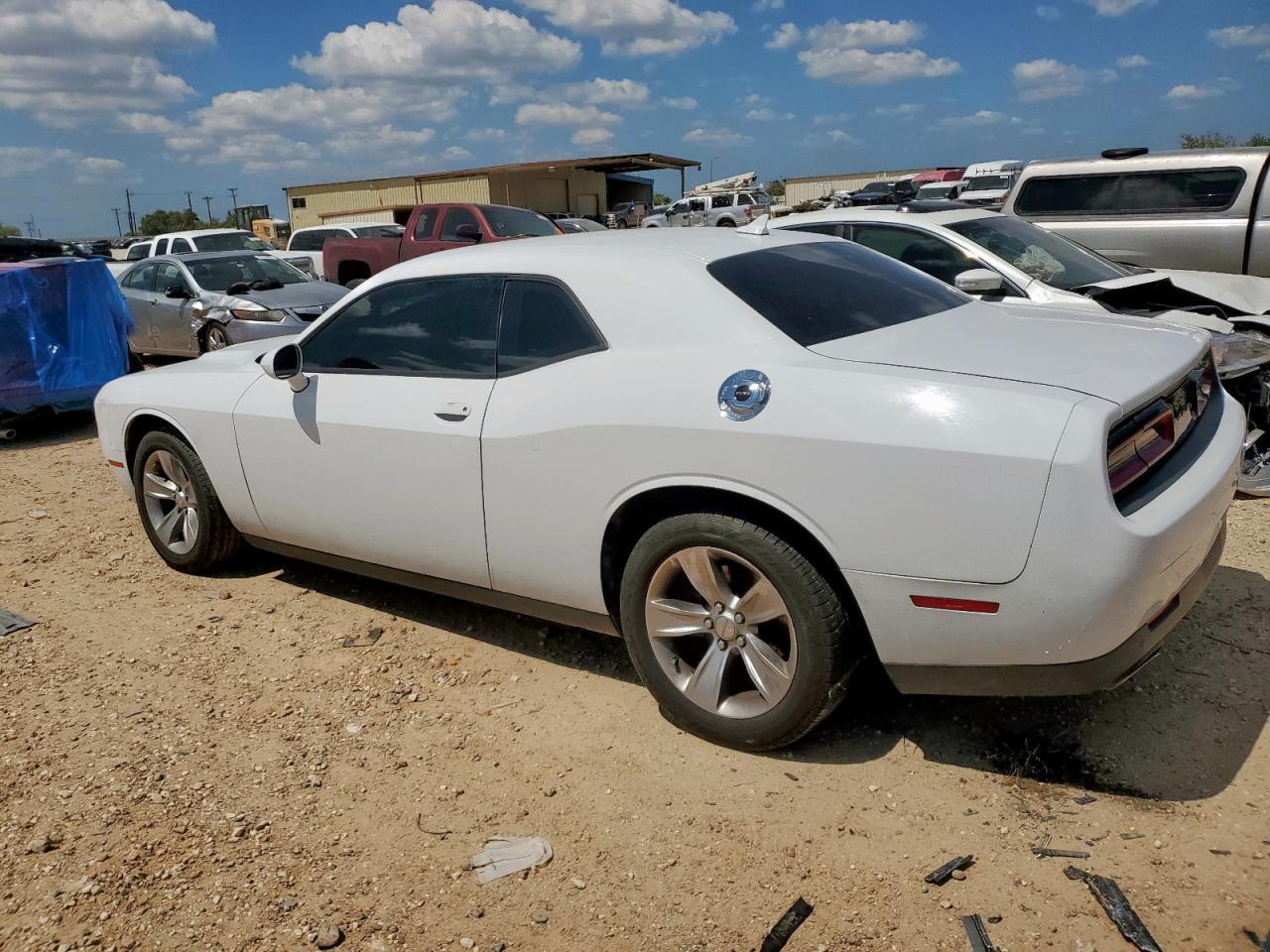 2015 Dodge Challenger Sxt - Image 2