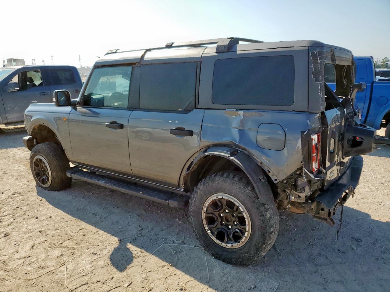2023 Ford Bronco Base - Фото 2