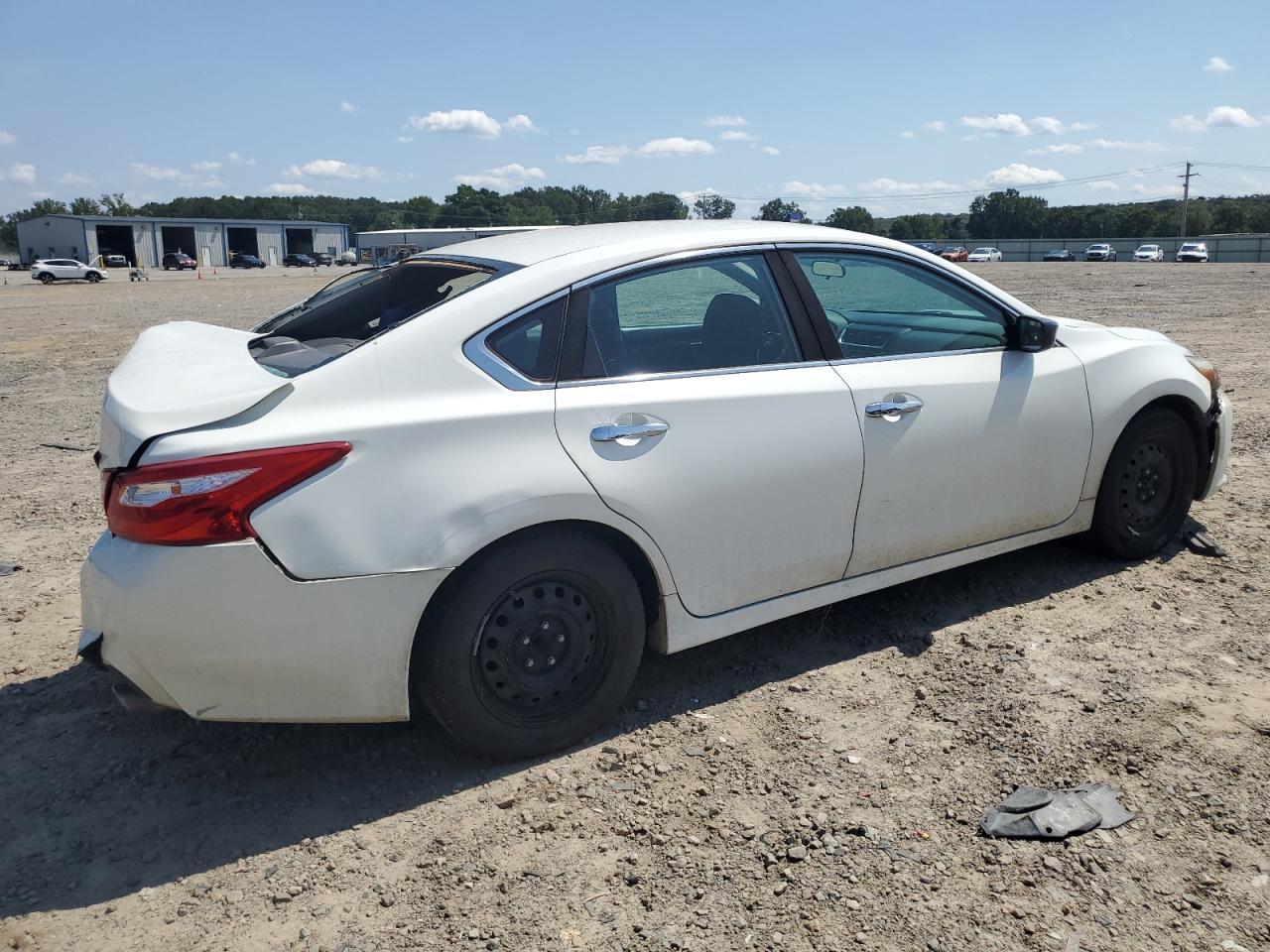 2016 Nissan Altima 2.5 - Image 3