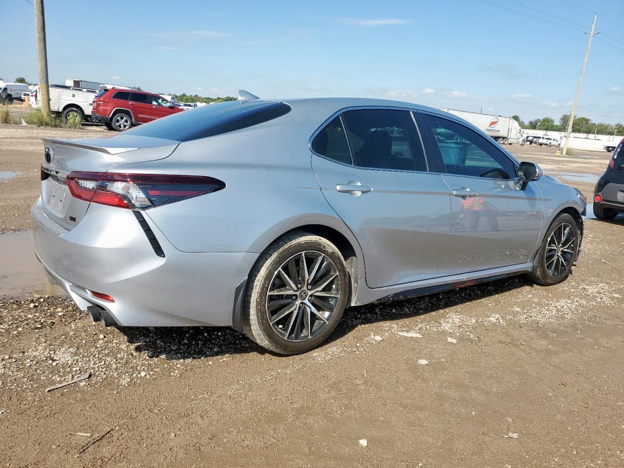 2022 Toyota Camry Se - Image 3