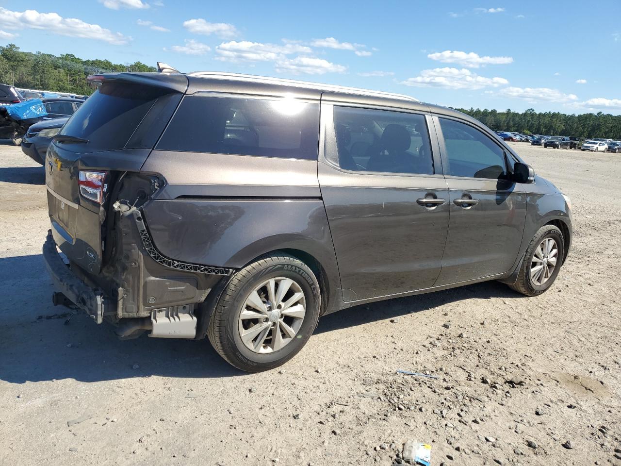 2016 Kia Sedona Lx - Фото 3