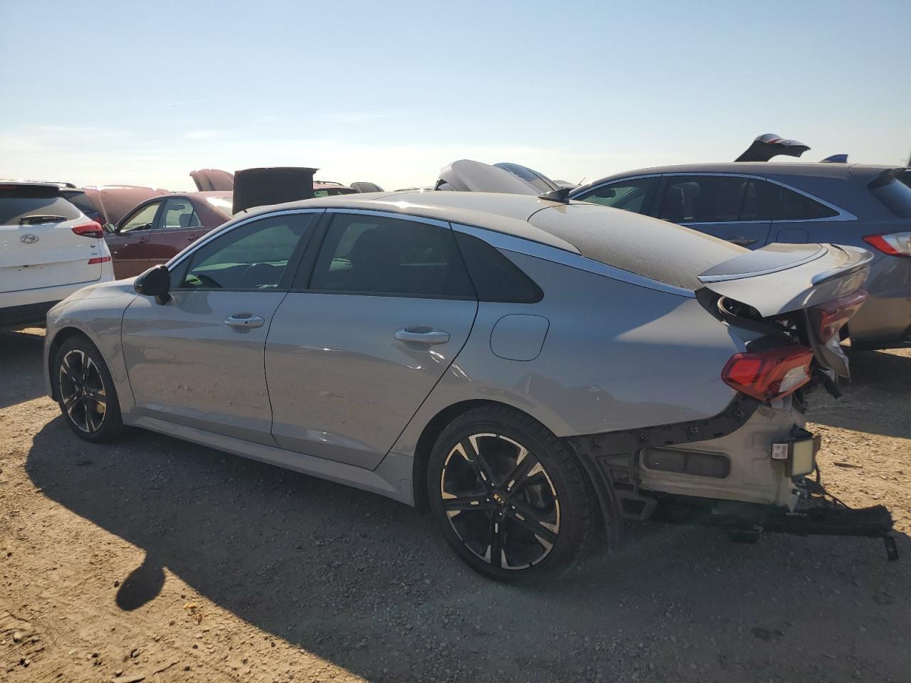 2021 Kia K5 Gt Line - Фото 2
