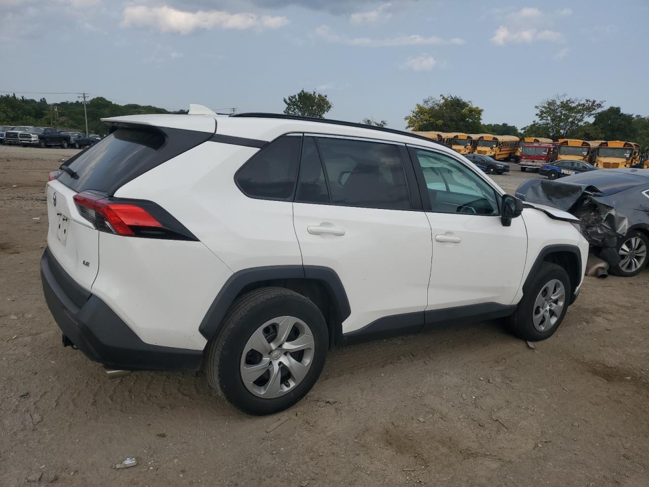 2021 Toyota Rav4 Le - Фото 3