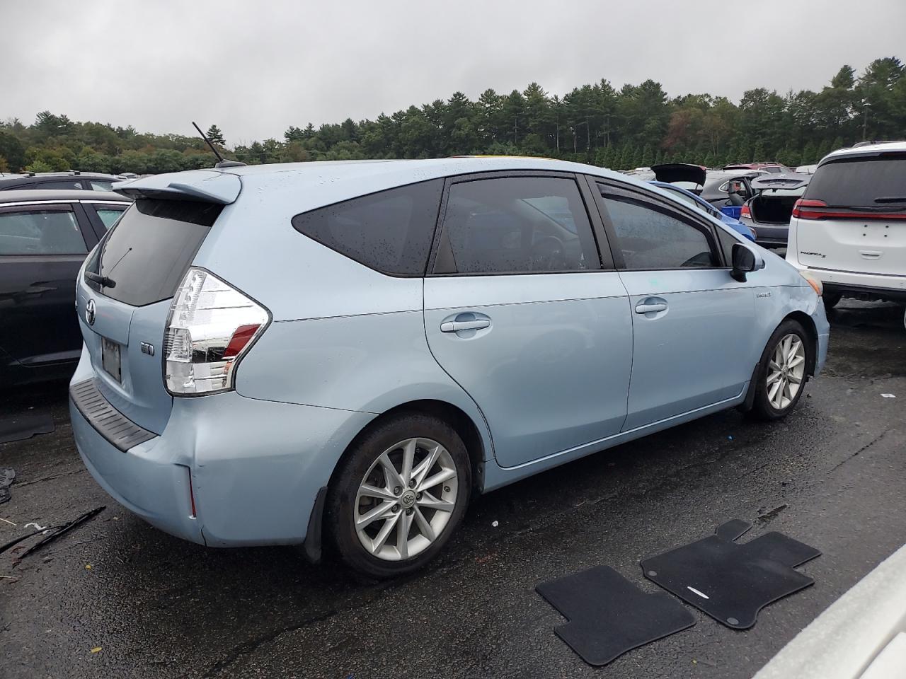 2014 Toyota Prius V - Image 3