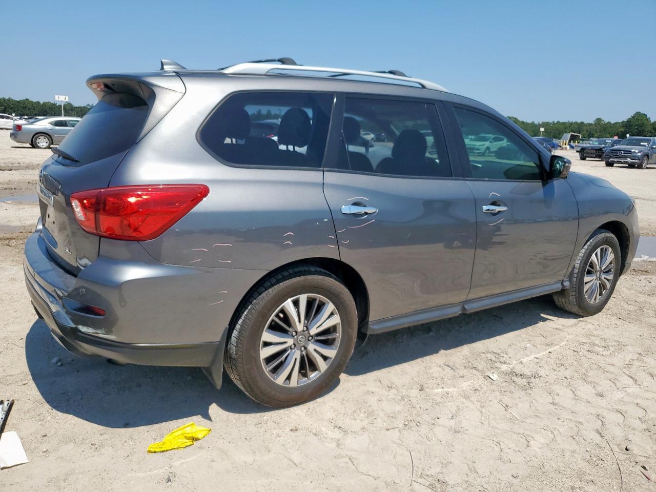 2019 Nissan Pathfinder S - Image 3