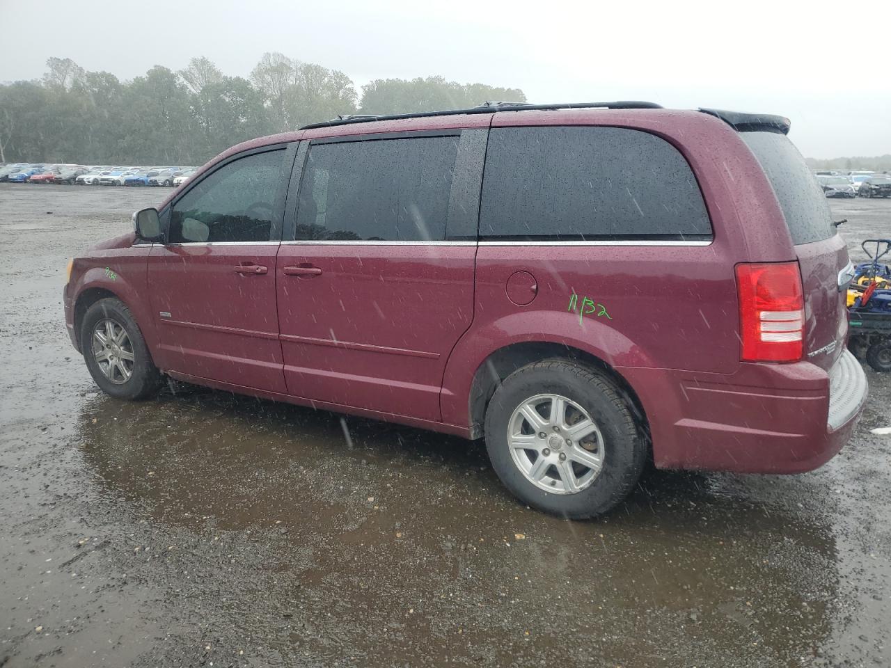 2008 Chrysler Town & Country Touring - Фото 2