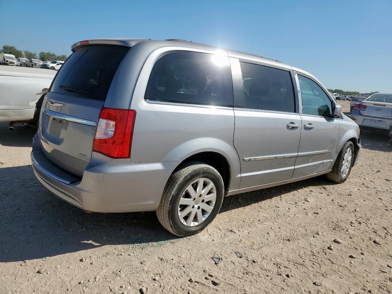 2014 Chrysler Town & Country Touring - Фото 3