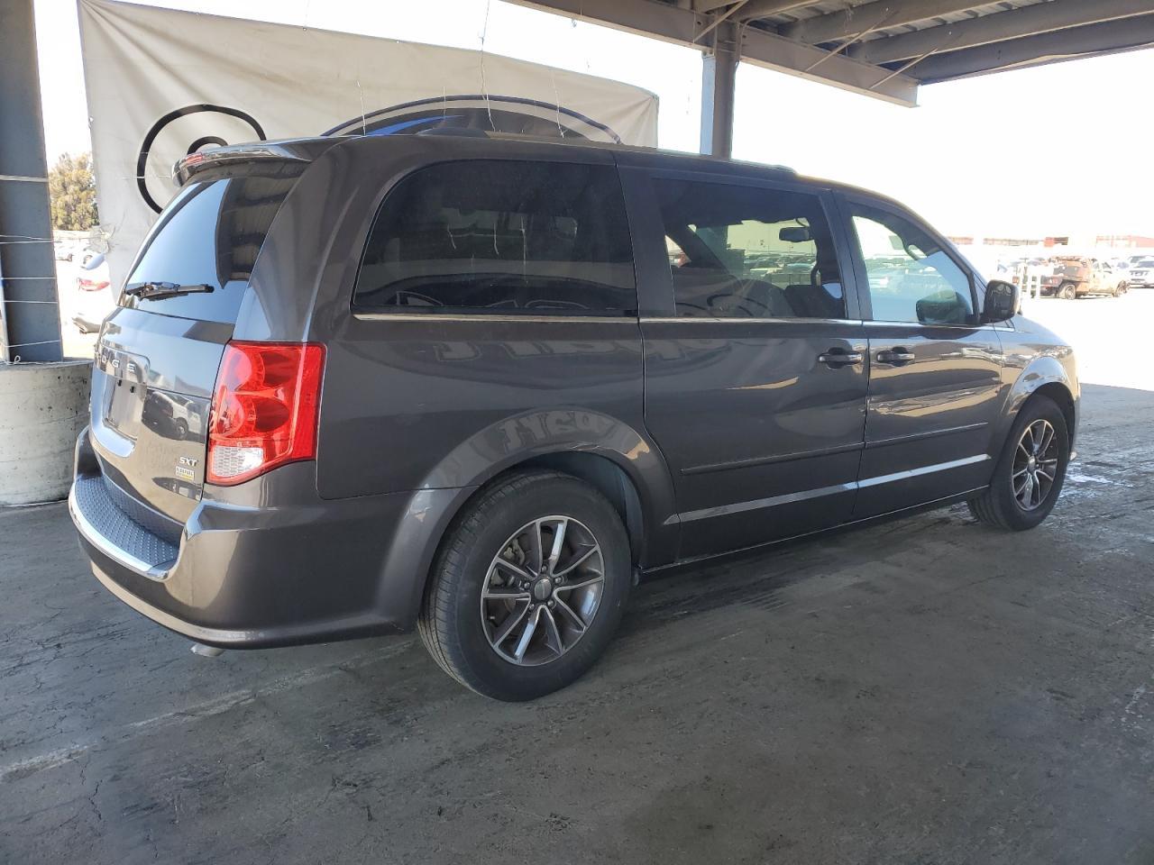 2017 Dodge Grand Caravan Sxt - Image 3