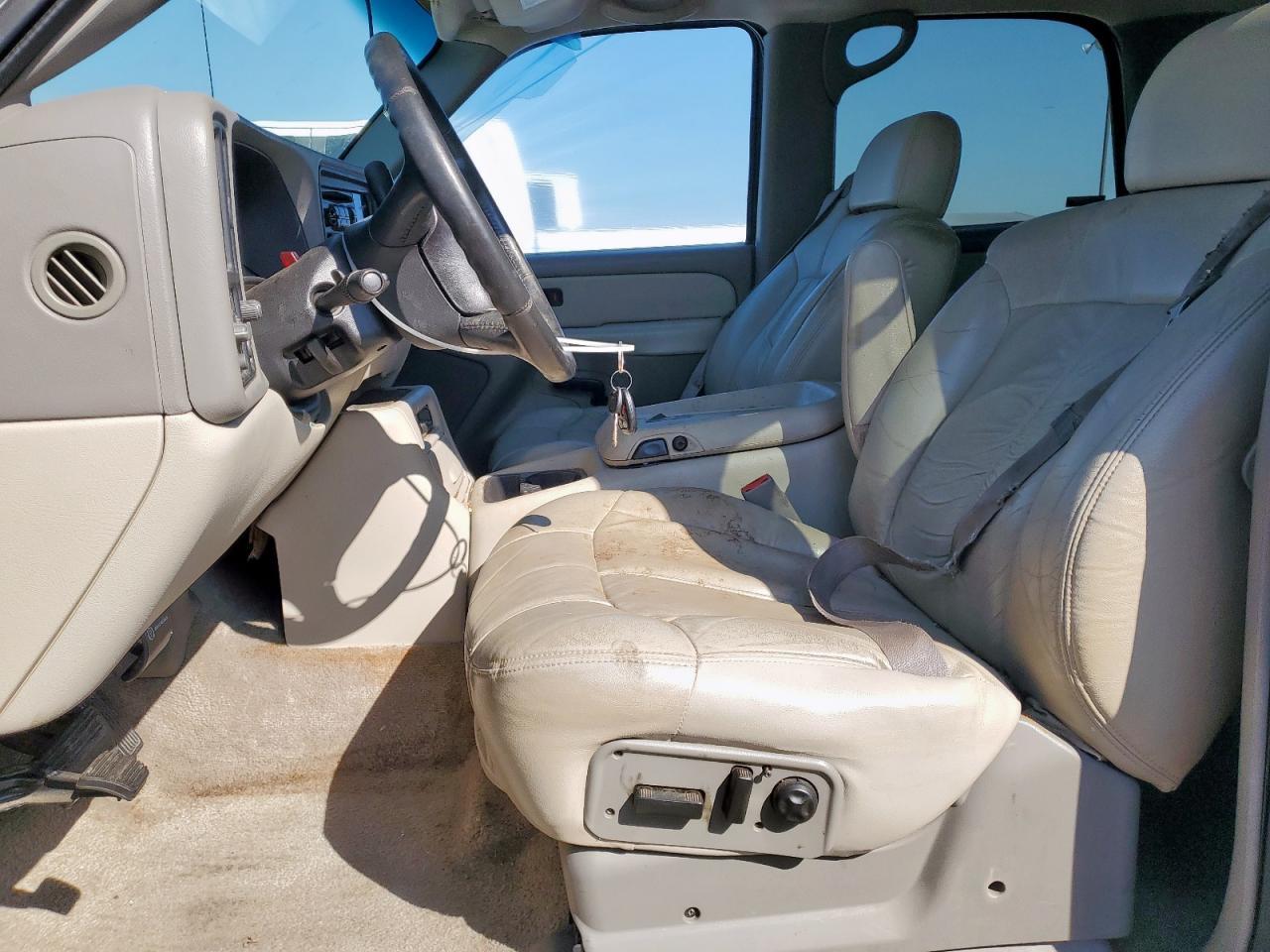 2002 Chevrolet Tahoe C1500 - Фото 7