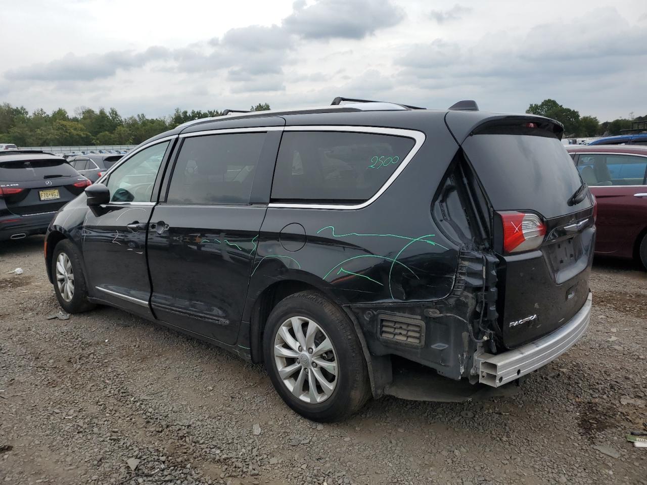 2019 Chrysler Pacifica Touring L - Image 2