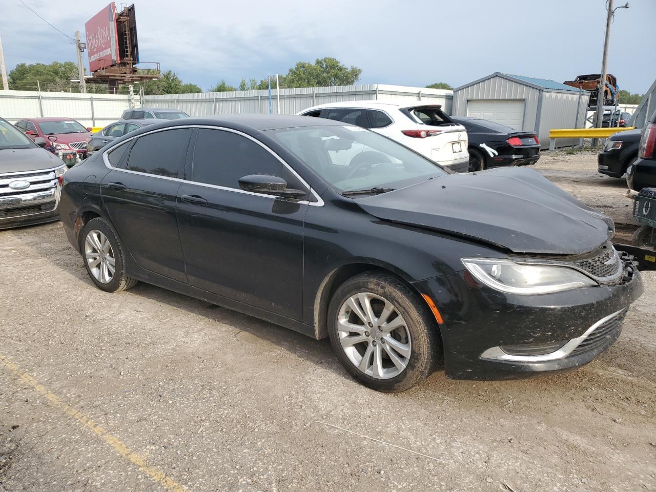 2016 Chrysler 200 Limited - Image 4