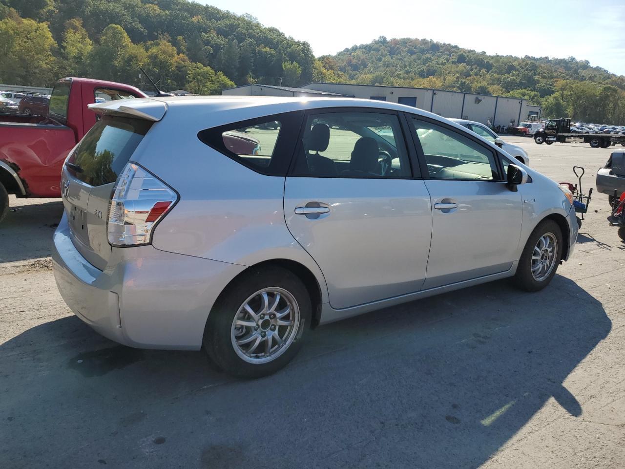 2014 Toyota Prius V - Фото 3