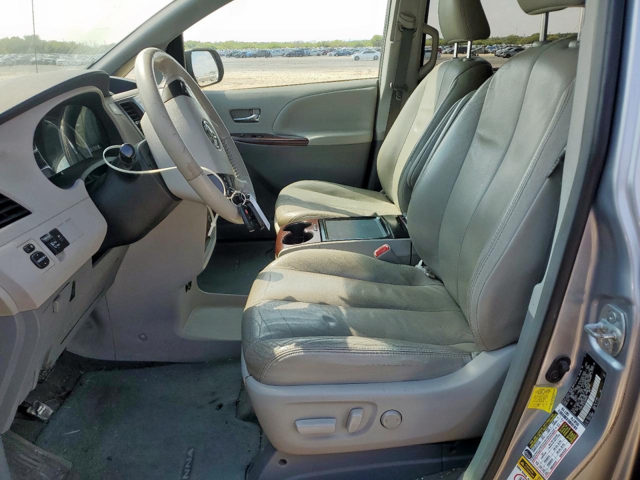 2012 Toyota Sienna Xle - Image 7