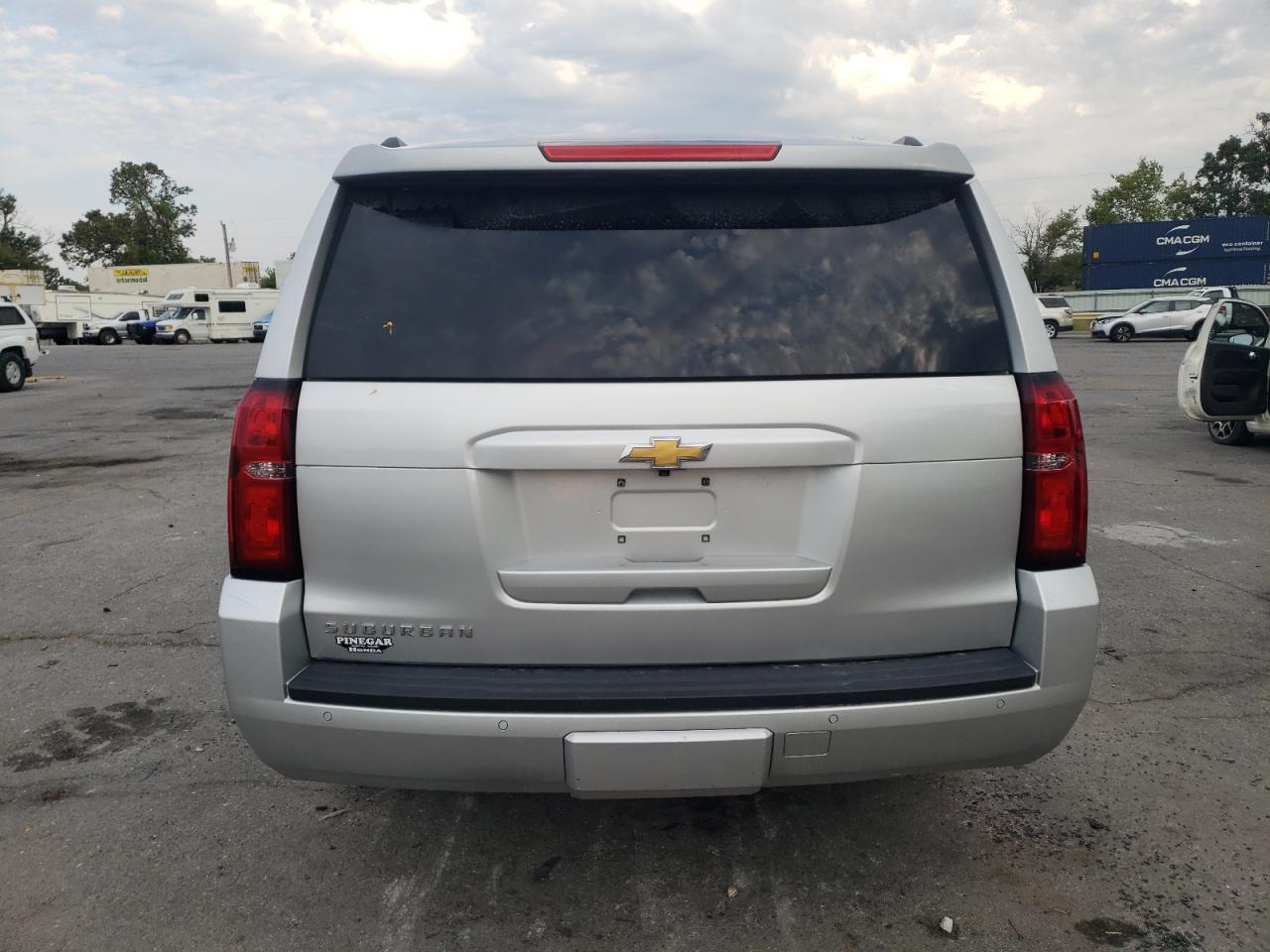 2017 Chevrolet Suburban C1500 Lt - Фото 6