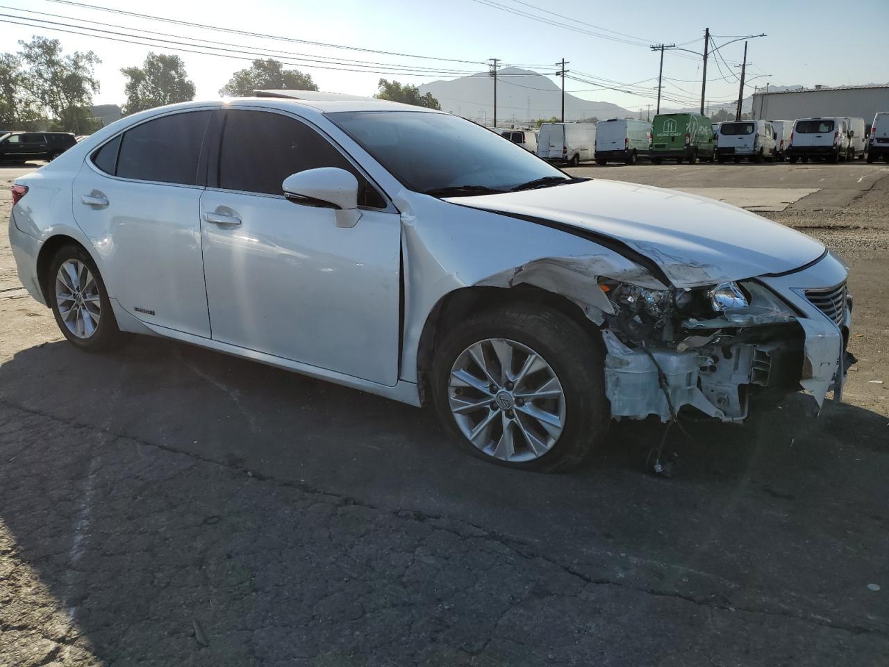 2014 Lexus Es 300H - Фото 4