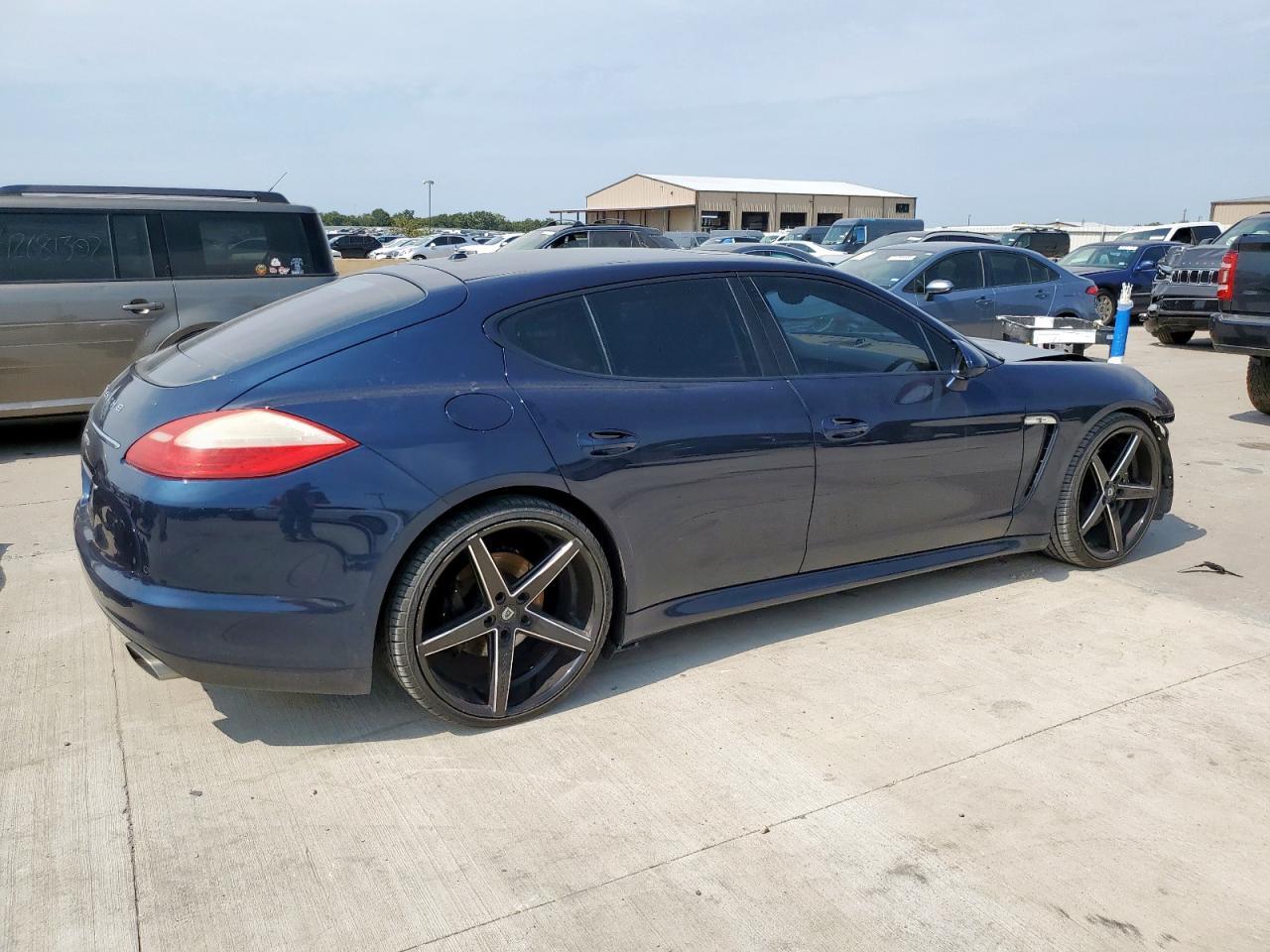 2013 Porsche Panamera 2 - Image 3