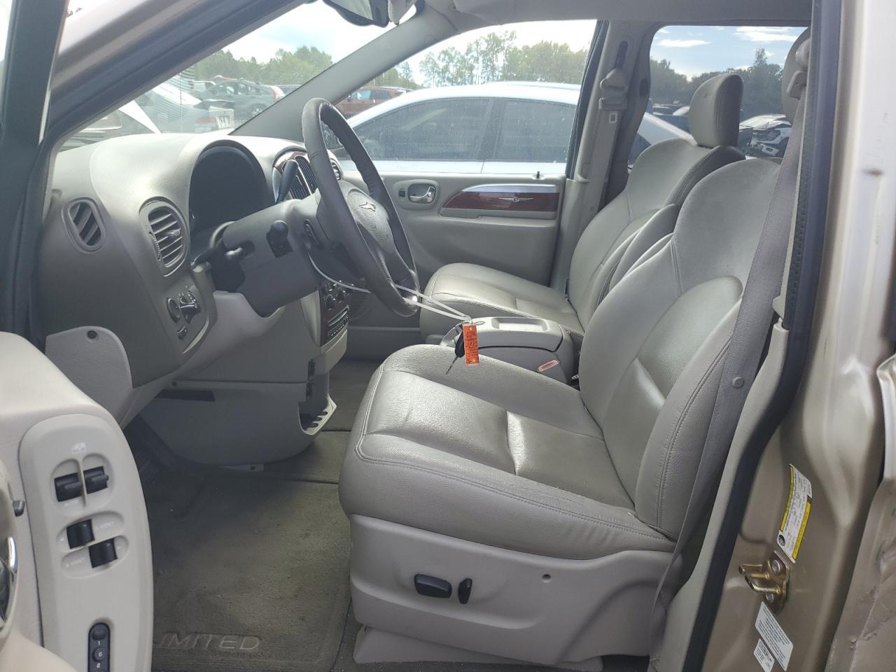 2006 Chrysler Town & Country Limited - Image 7