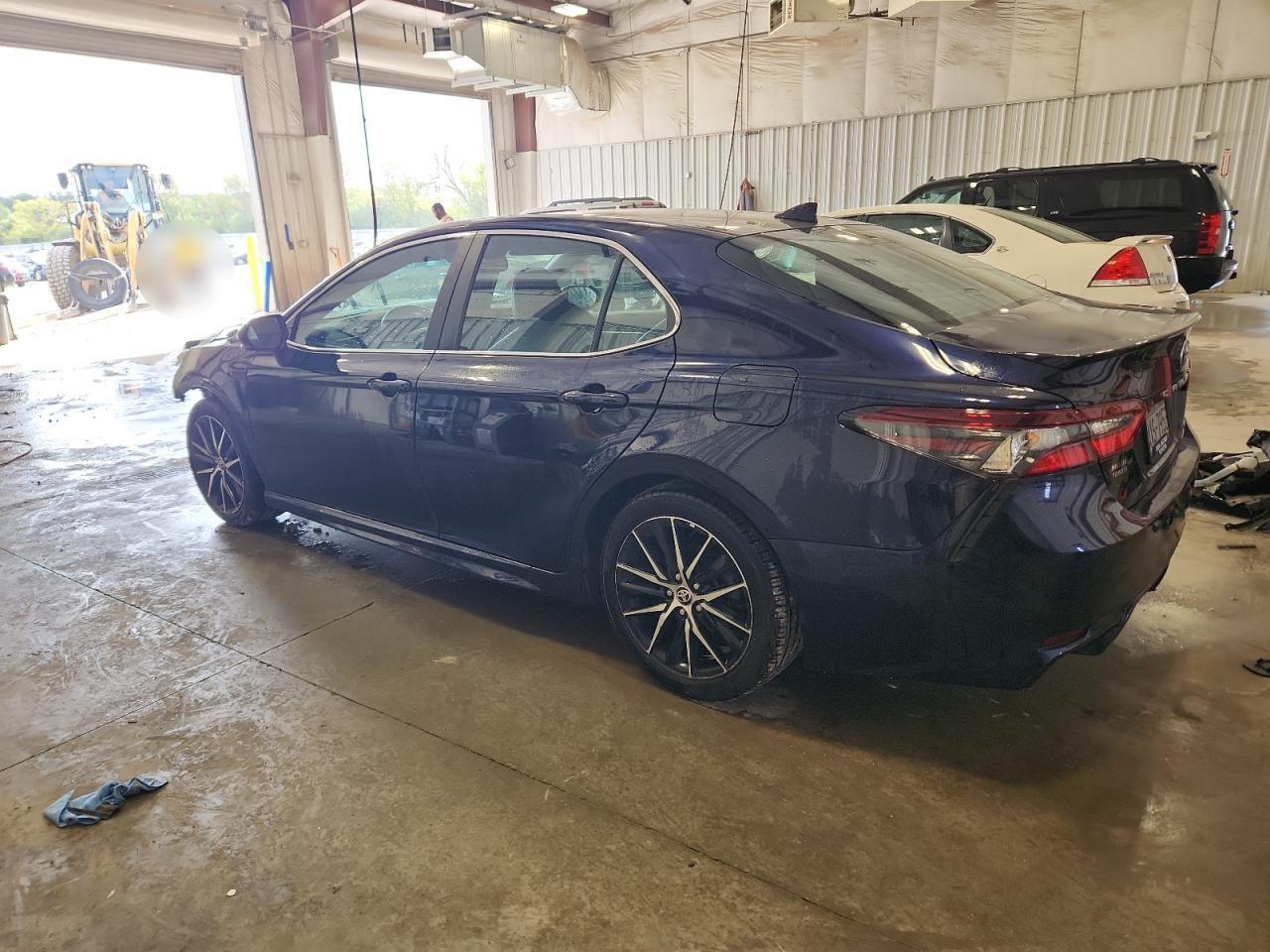 2022 Toyota Camry Se - Фото 2